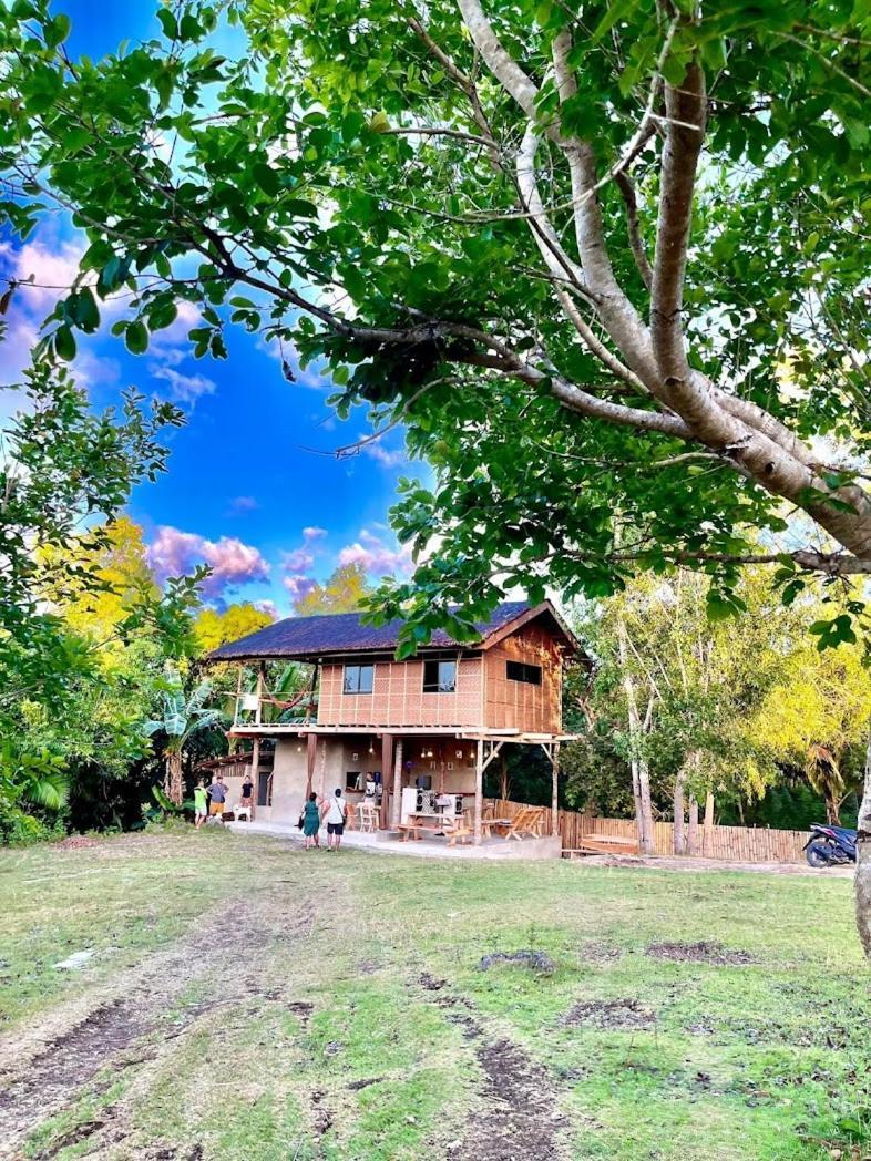 Готель Firefly Treehouse Cafe And Bar Lazi Екстер'єр фото